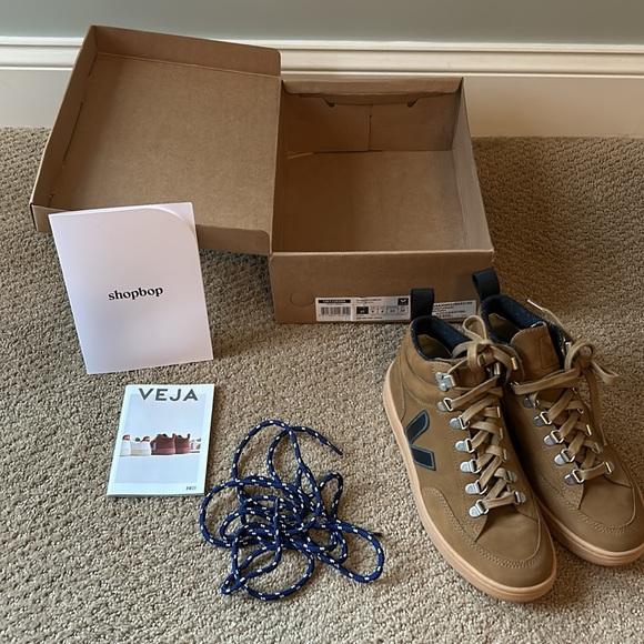 *LIKE NEW!* Veja Roraima Shoe Boot - Women's (US 6) - Picture 2 of 5